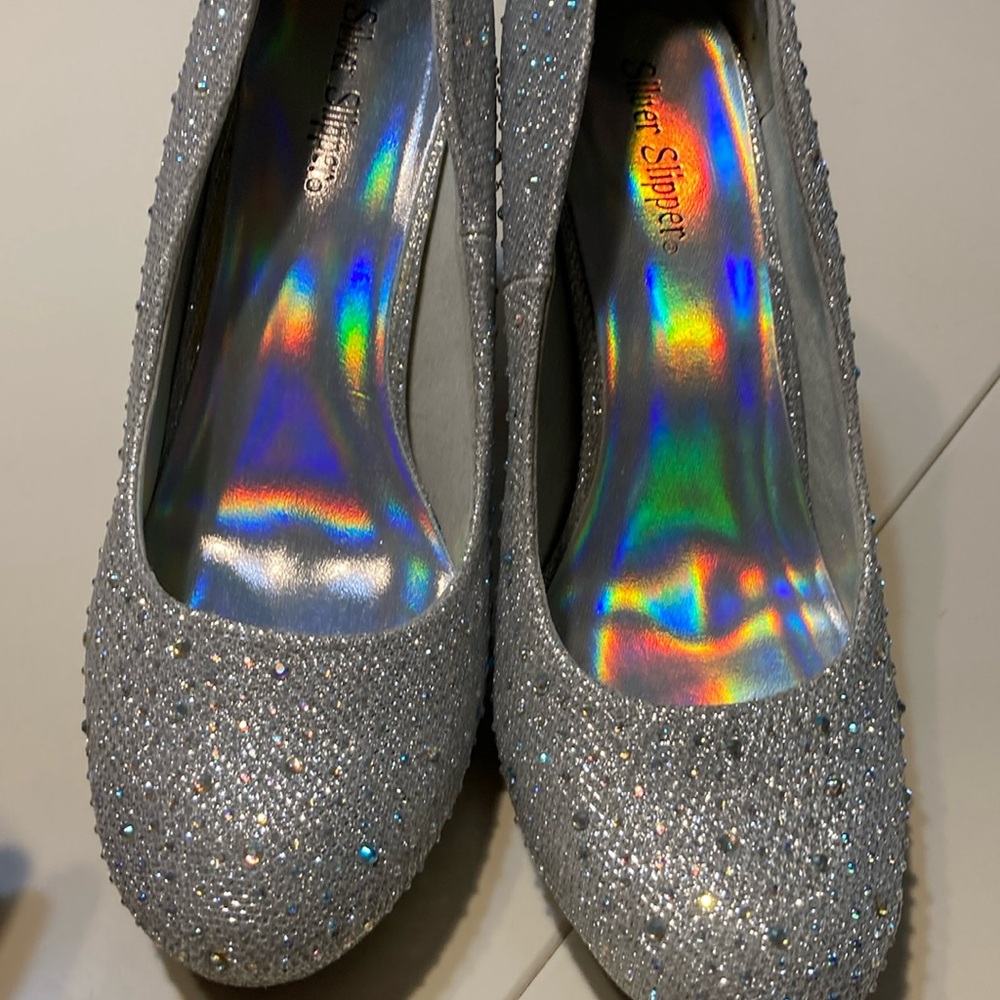Silver slipper brand heels so cute. Boughtt for weddingsg never worn.